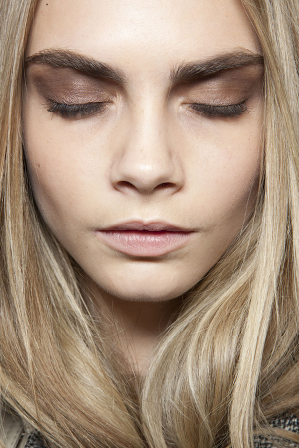 Cara Delevingne | Makeup | Maquiagem | https://cademeuchapeu.com